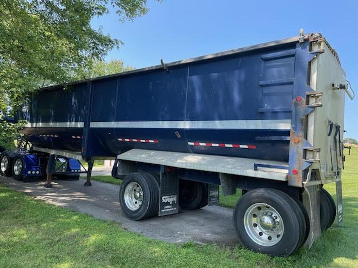 Used 2016 Peterbilt 389 with trailer