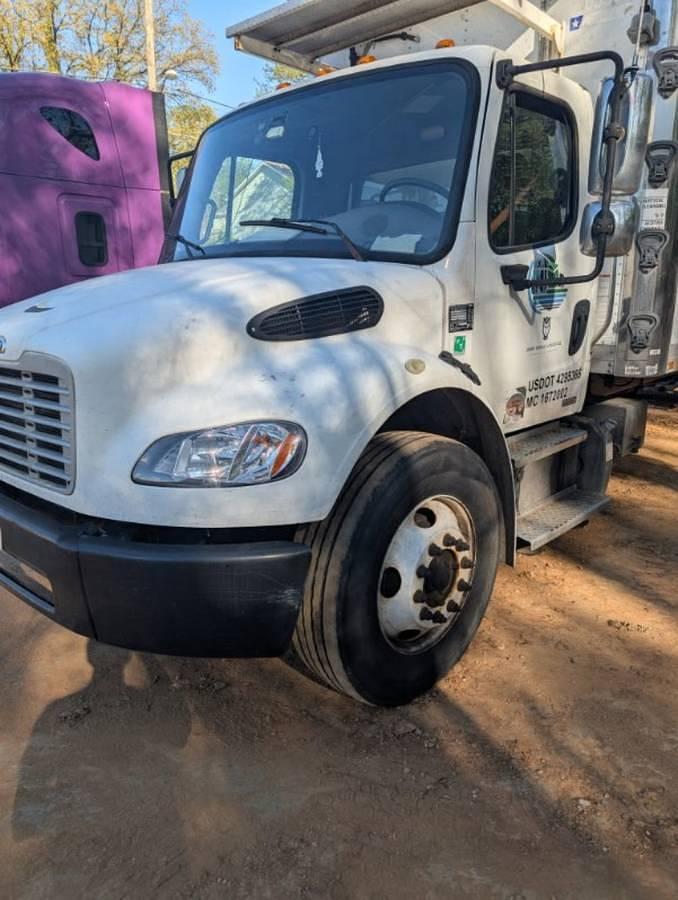 Used 2012 Freightliner Business Class M2