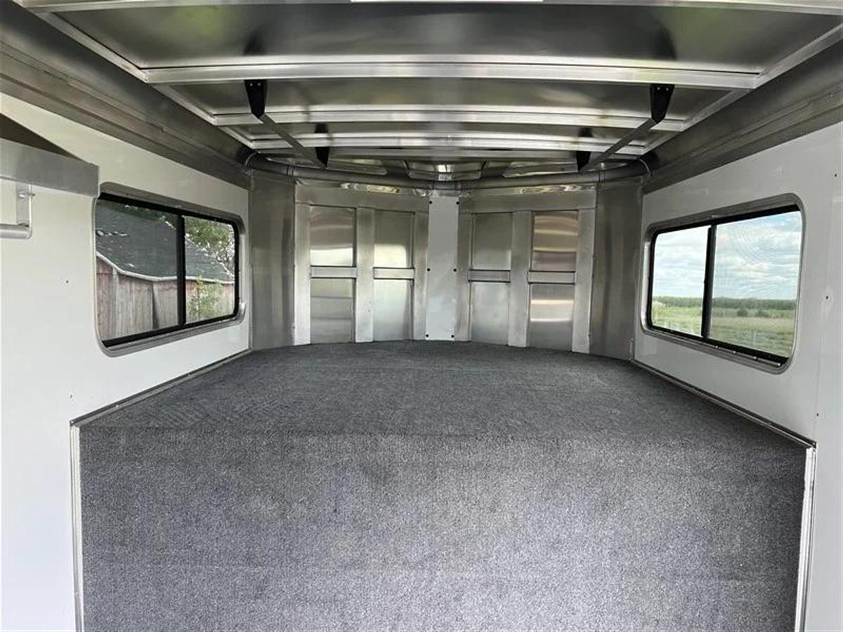 Used 2010 Sundowner Sunlite 720 6 Horse