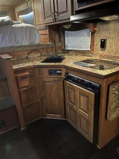 Used 2014 Elite 3 Horse Slant Load