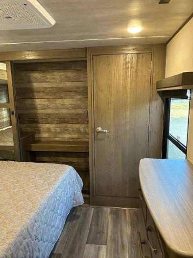 Used 2023 Rockwood Cougar Fifth Wheel