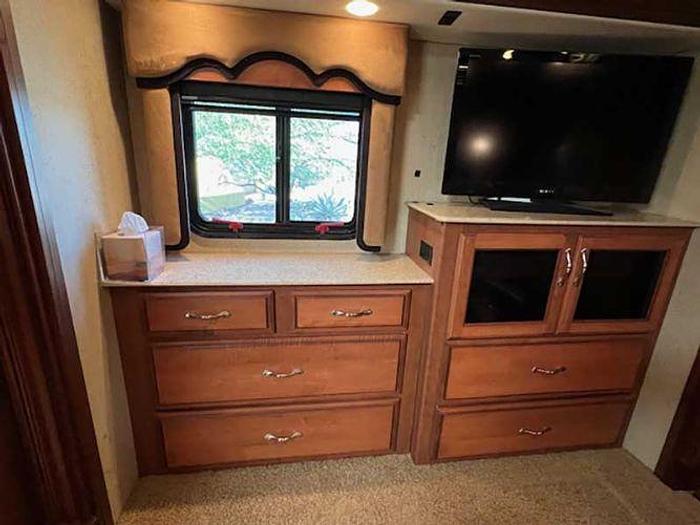 Used 2013 Fleetwood DISCOVERY 36J