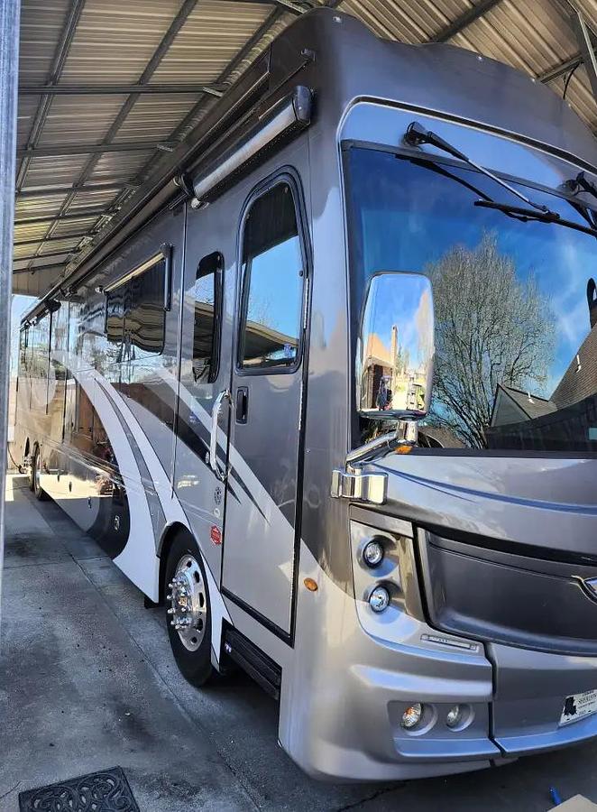 Used 2022 Fleetwood Discovery Lxe 44s