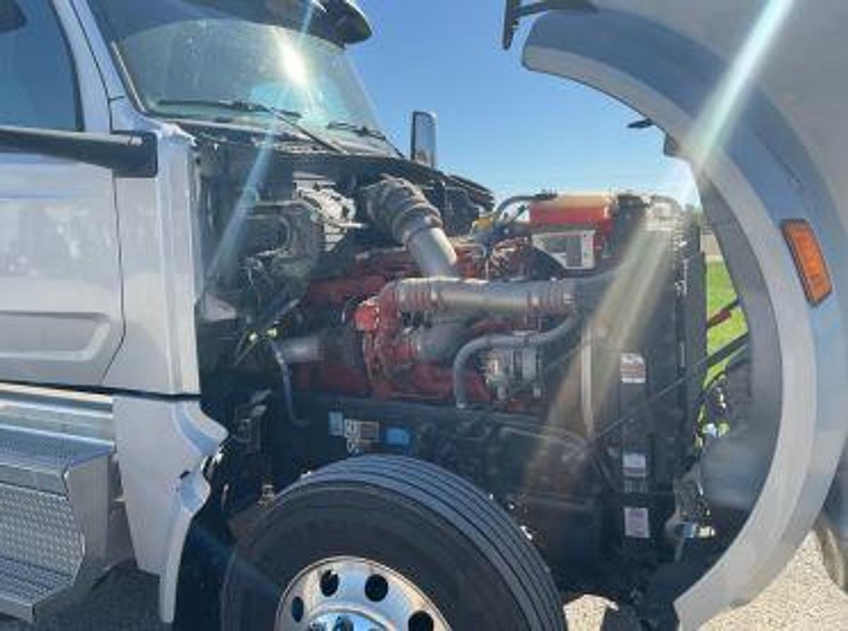 Used 2023 Peterbilt 567