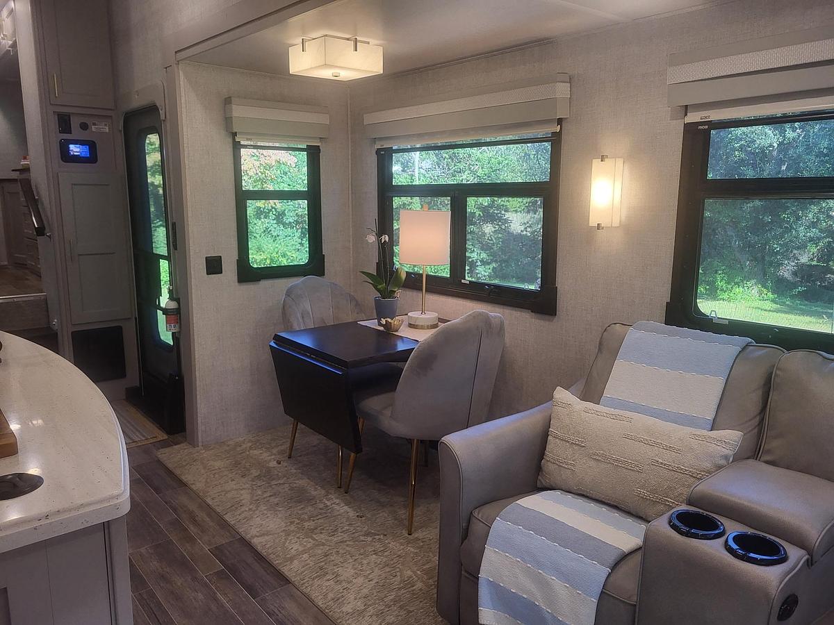 Used 2021 Forest River Palomino Columbus 1492 382FB