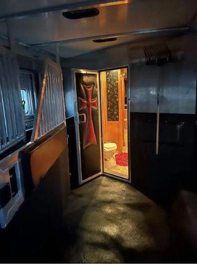 Used 2010 Hart 3 Horse Trailer With Living Quarters