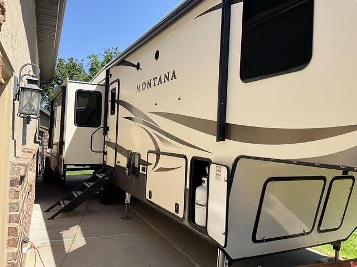 Used 2017 Keystone Montana 3721RL Fifth Wheel