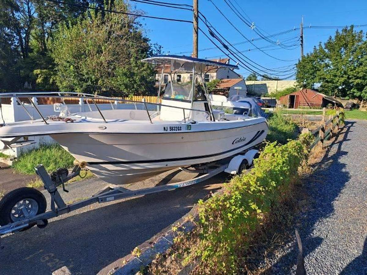 Used 2002 26ft Cobia Center Console