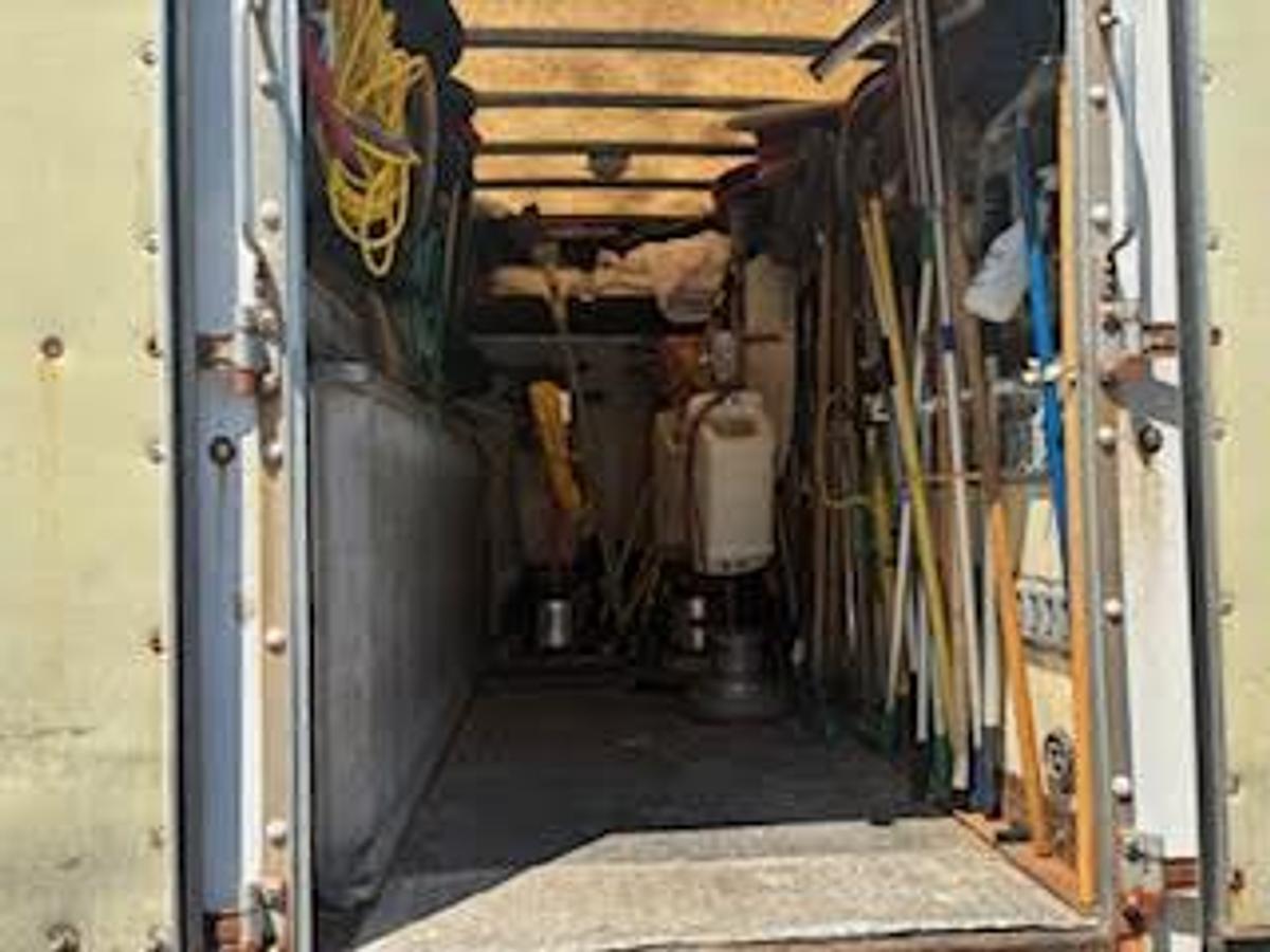 Used 2001 Chevrolet Box Truck