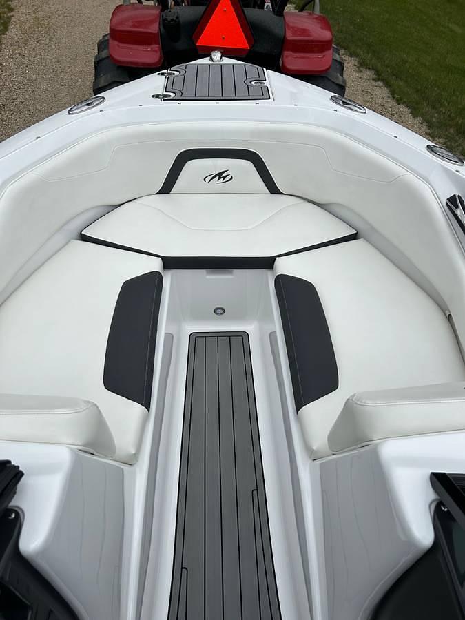 Used 2018 Monterey 224FS
