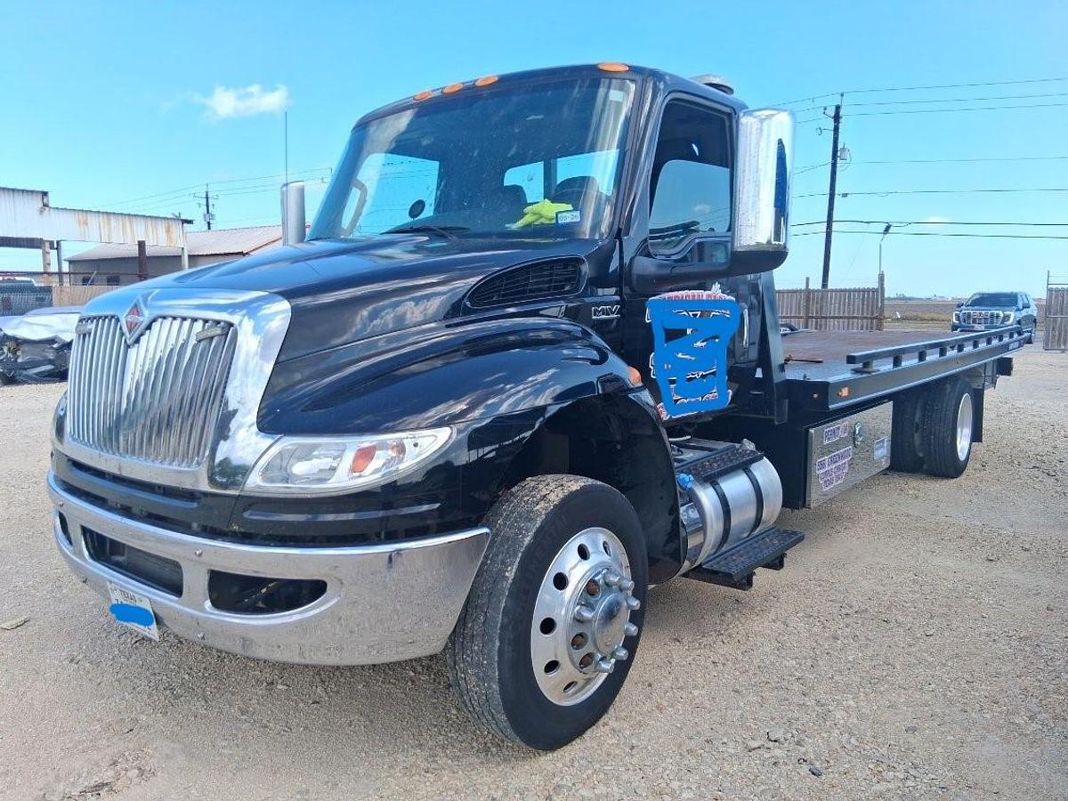 Used 2023 International Mv6
