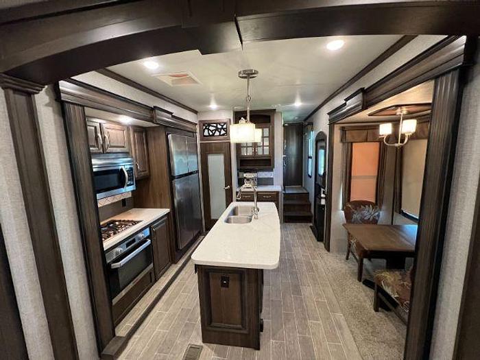 Used 2019 Keystone Alpine 3500RL