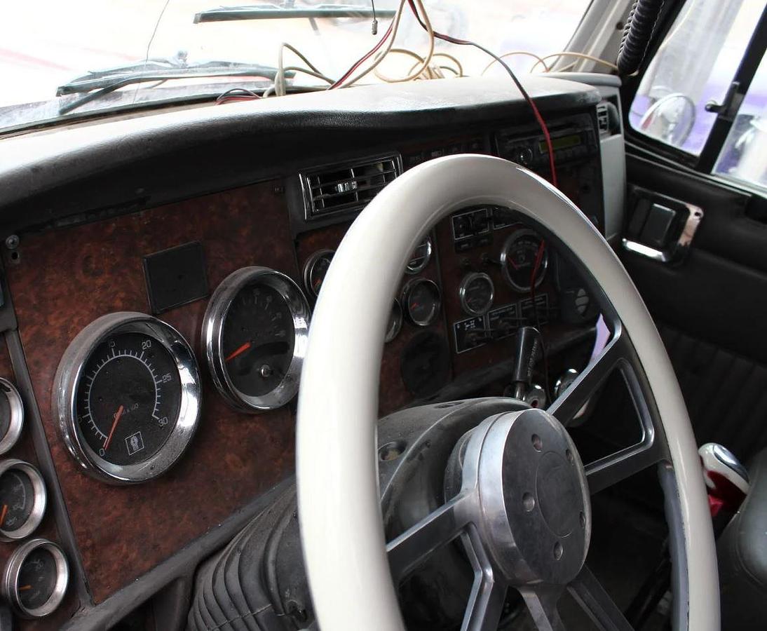 Used 2007 Kenworth W900L