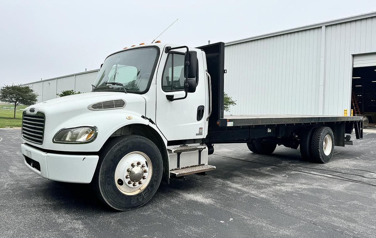 Used 2006 Freightliner M2 Flatbed