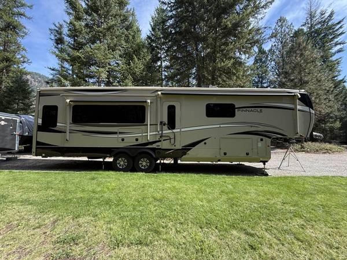 Used 2021 Jayco Pinnacle 36FBTS Fifth Wheel