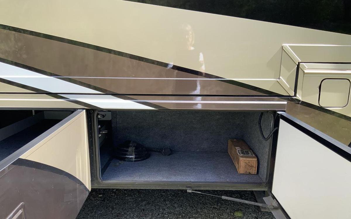 Used 2015 Newmar Ventana 4002