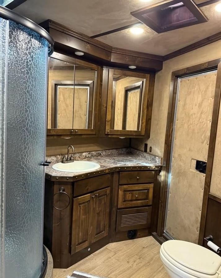 Used 2018 Cimarron Norstar 4 Horse Trailer with Living Quarters