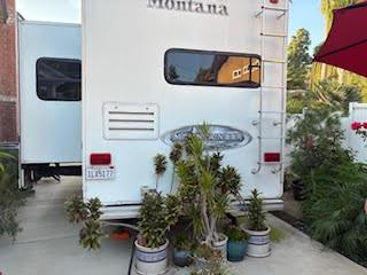 Used 2010 Keystone Montana Mountaineer Fifth Wheel
