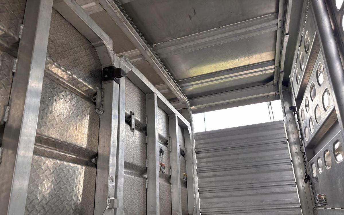 Used 2019 WILSON PSDCL-402 Livestock Trailer