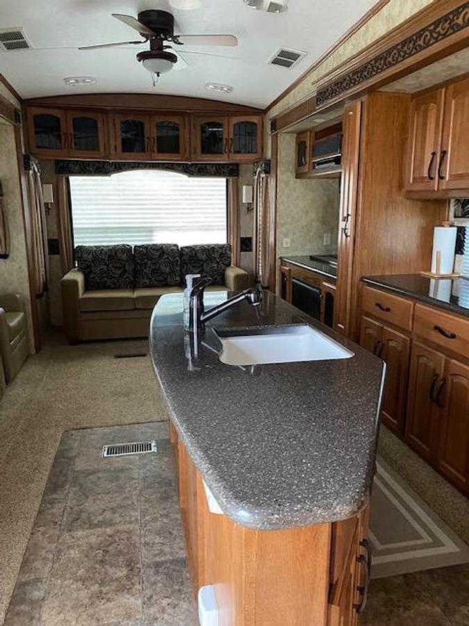 Used 2012 Keystone Montana Hickory Edition 33582RL Fifth Wheel