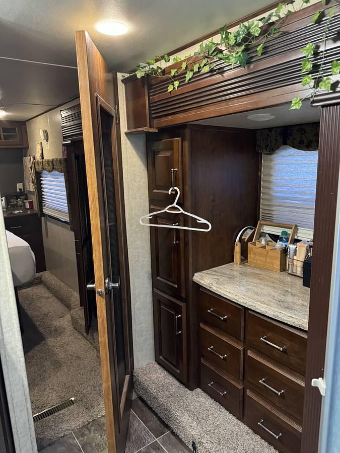 Used 2014 Keystone Alpine 3590RS Fifth Wheel