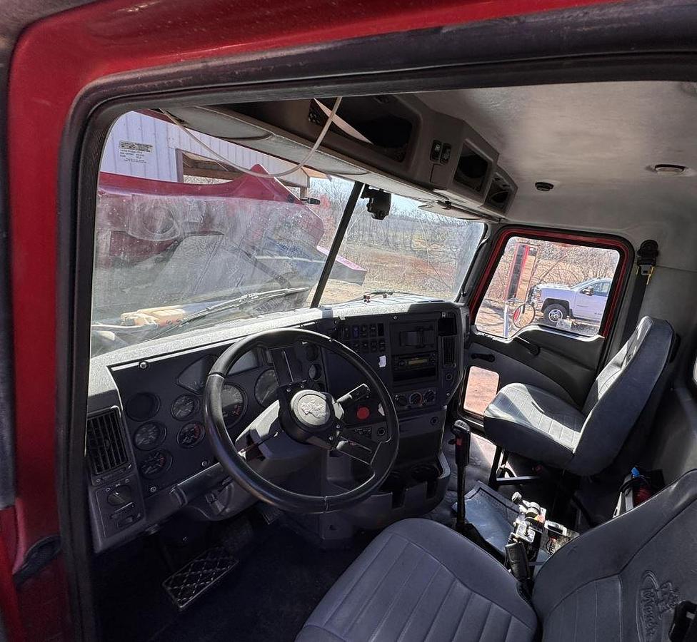 Used 2011 MACK PINNACLE CHU613