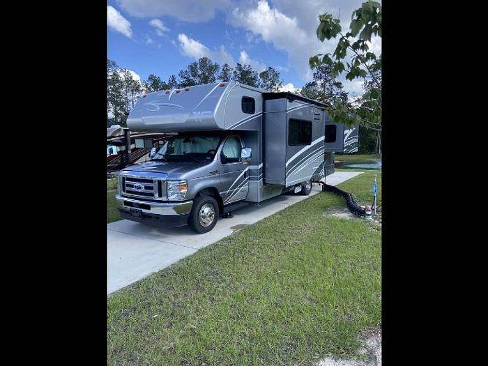 Used 2021 Winnebago Minnie Winnie