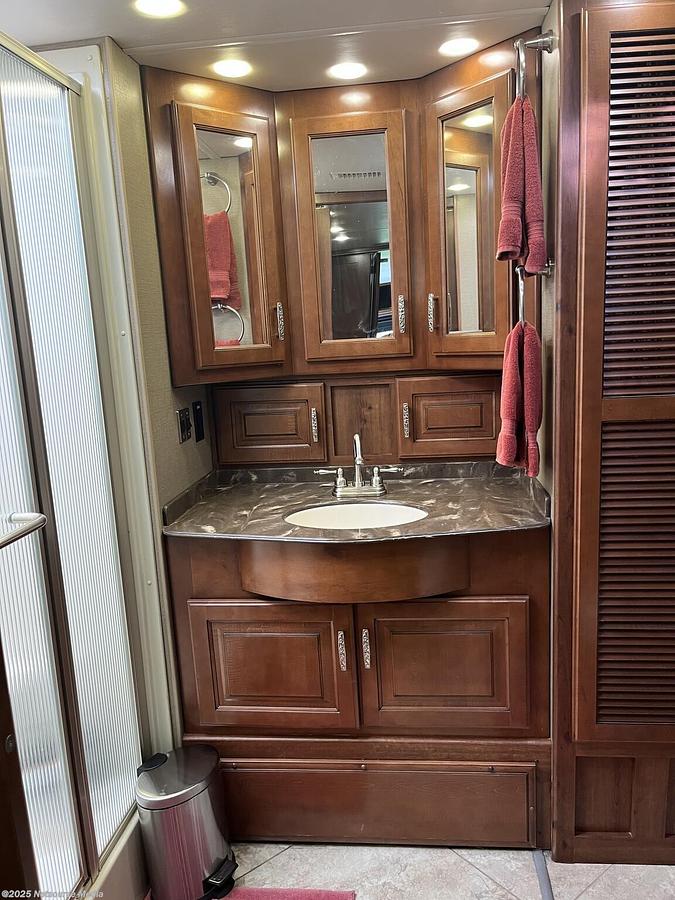 Used 2014 Fleetwood Discovery 40E Class A Motorhome