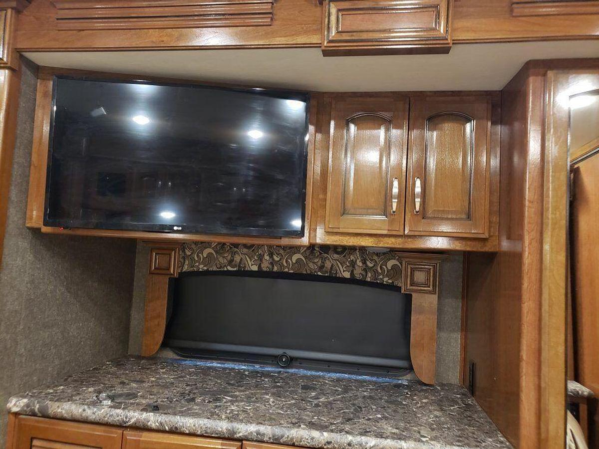 Used 2018 Holiday Rambler Endeavor XL 38N  360 XCM Diesel Pusher Motorhome