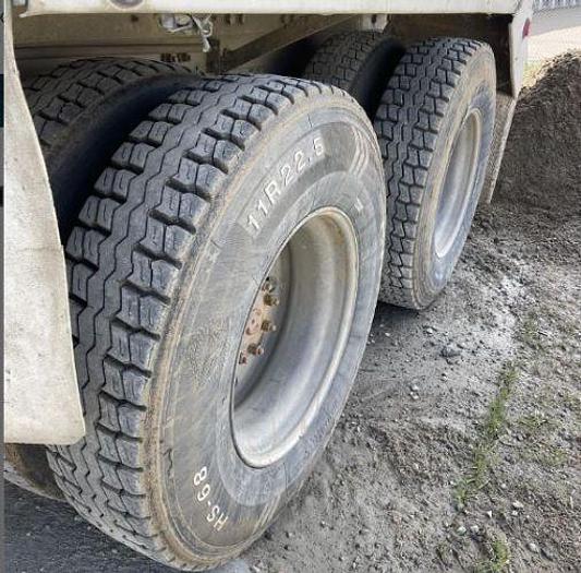 Used 2004 KENWORTH W900 Concrete Mixer Truck