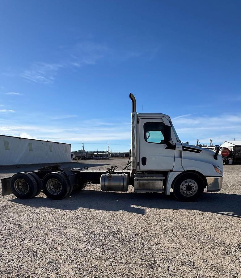 Used 2020 Freightliner Cascadia 126