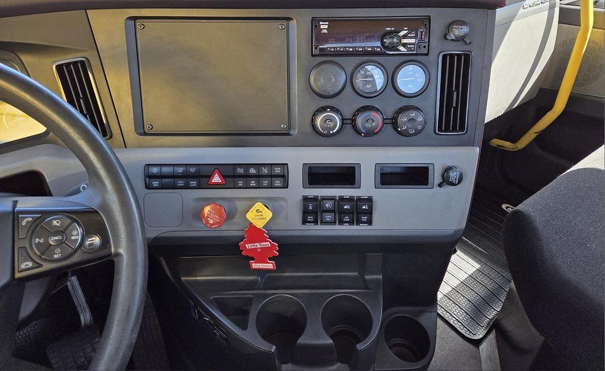 Used 2021 Freightliner Cascadia 116