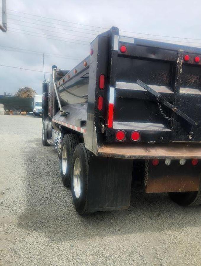 Used 2010 PETERBILT 388 Dump Truck