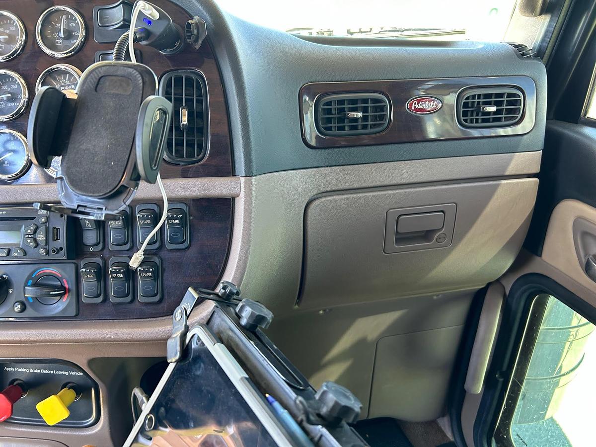 Used 2013 Peterbilt 389