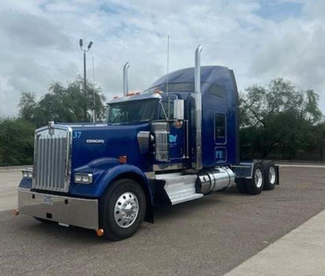 Used 2020 Kenworth W900 Sleeper Semi Truck