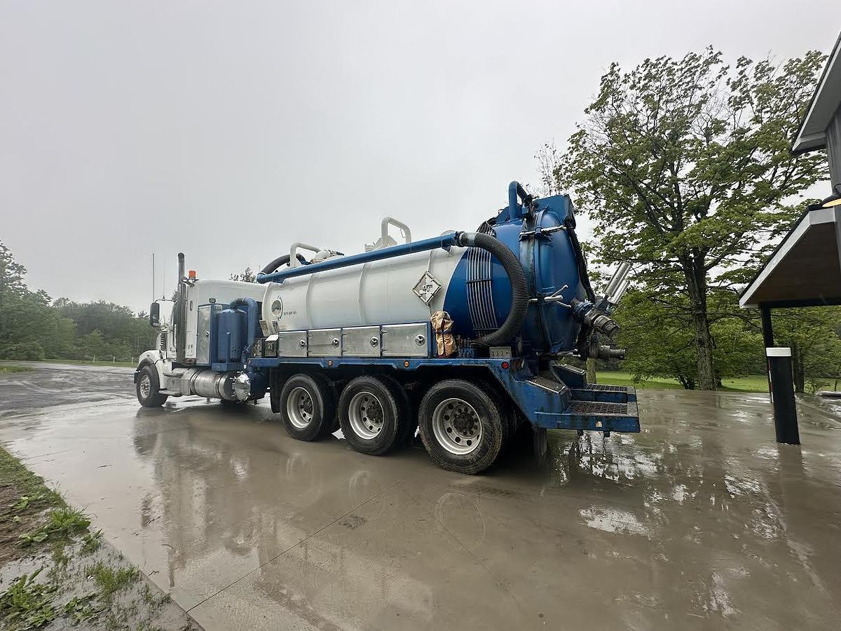 Used 2013 Freightliner Coronado
