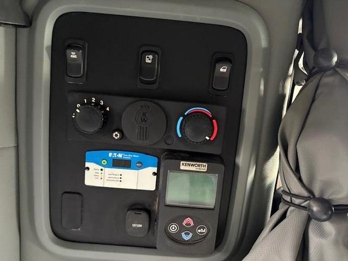 Used 2021 Kenworth T880 Sleeper Semi Truck