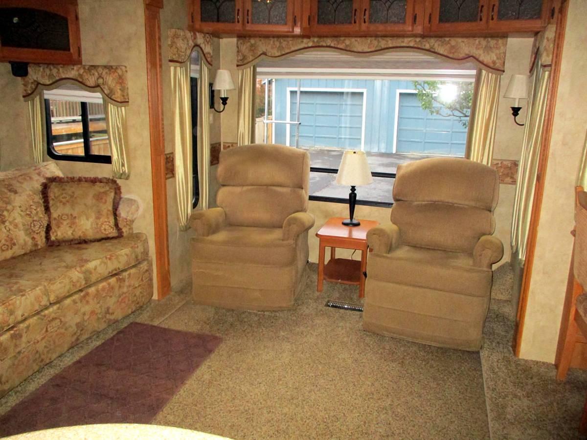 Used 2009 Keystone Montana 3400RL