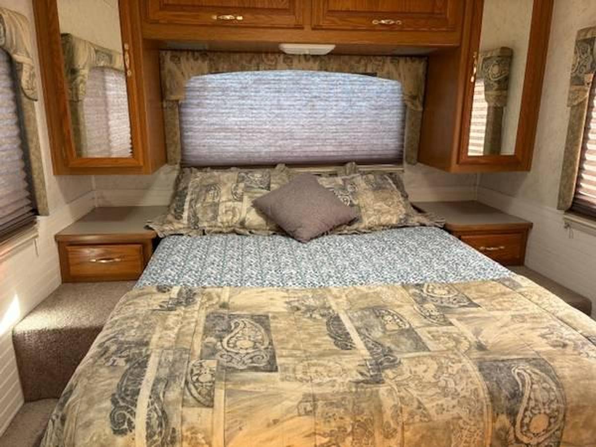 Used 2001 Four Winds Hurricane 