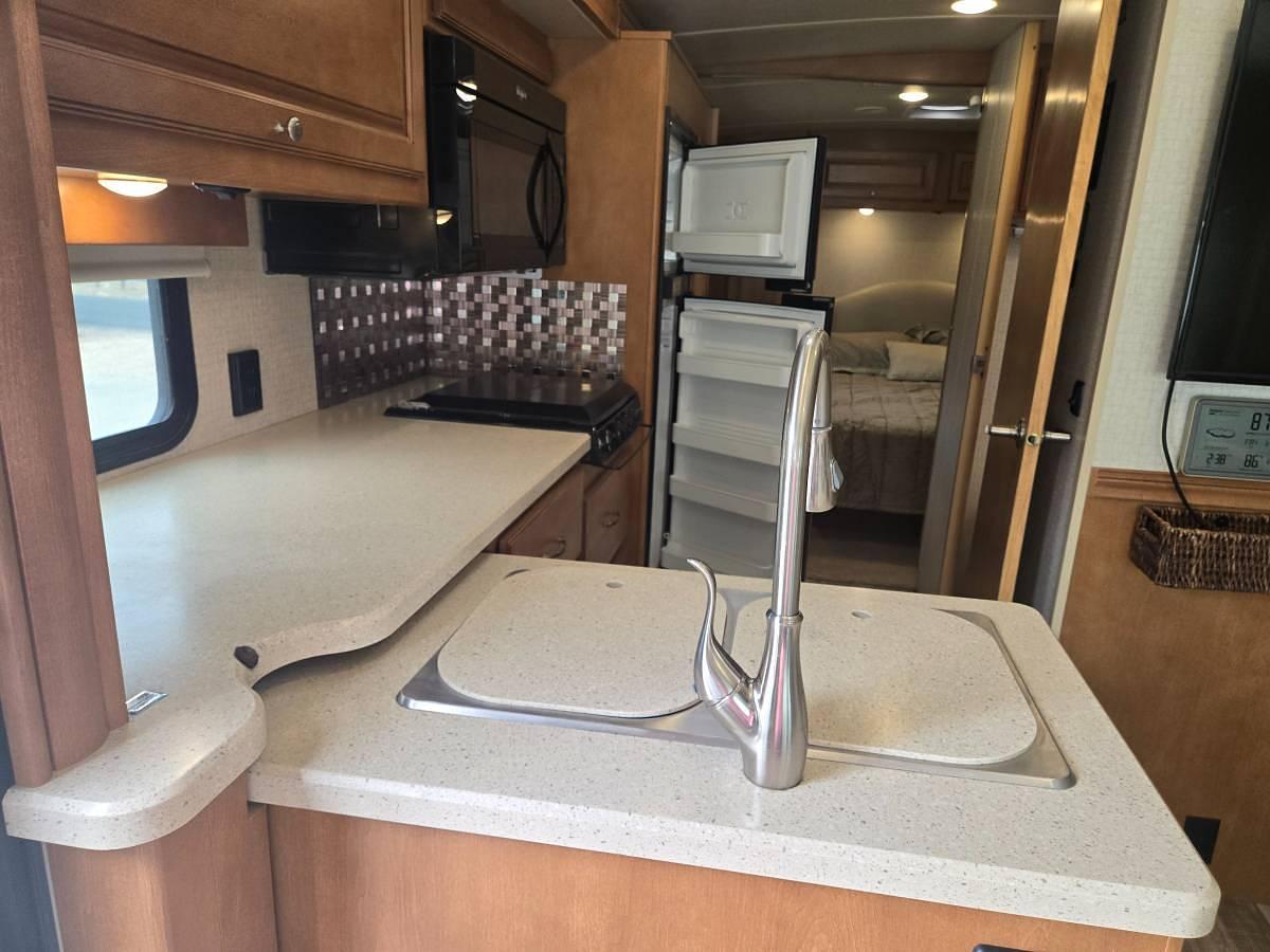 Used 2016 Winnebago Vista Lx 27 N