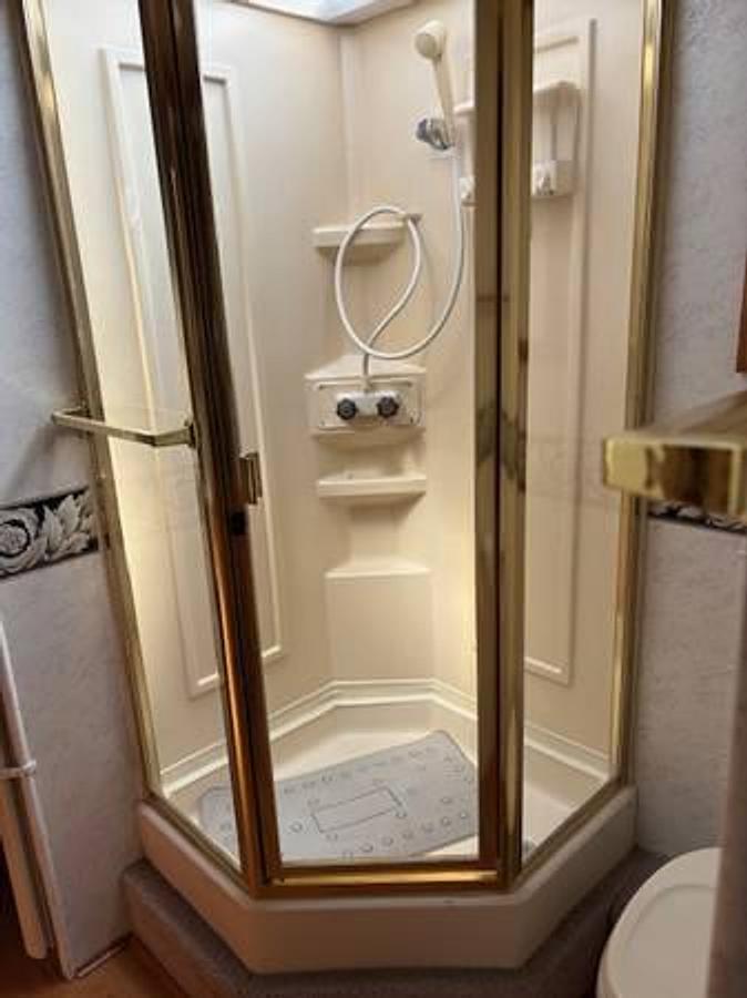 Used 2001 Four Winds Hurricane 