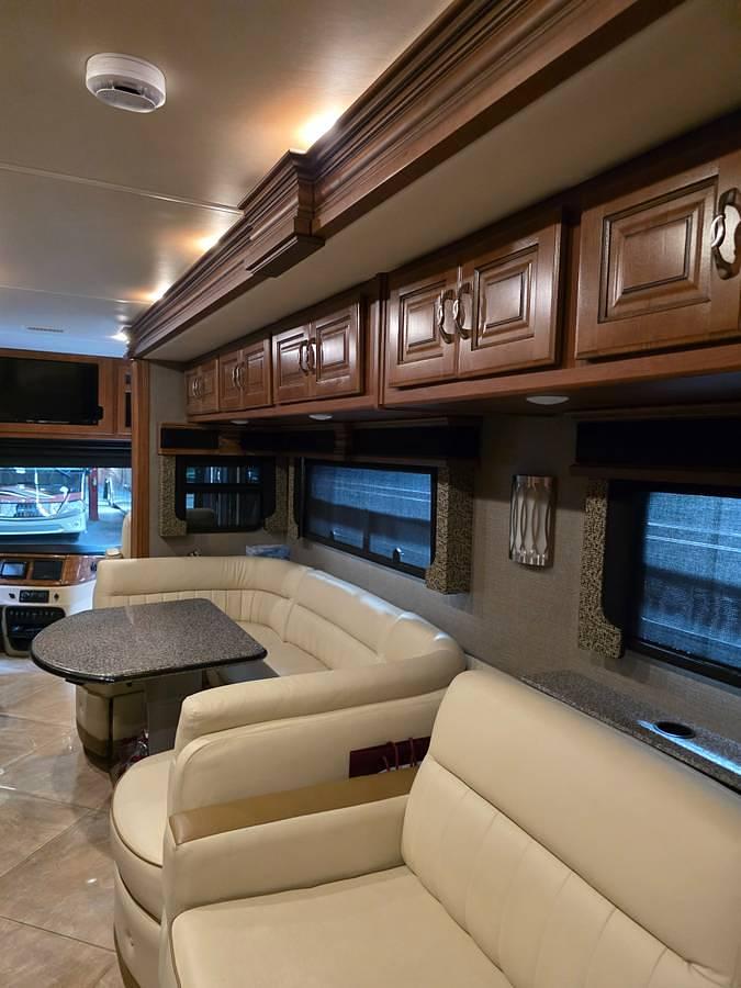 Used 2015 Fleetwood Discovery 40G Class A Motorhome