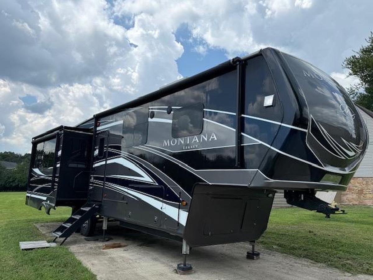 Used 2022 Keystone Montana Legacy Edition 3231CK