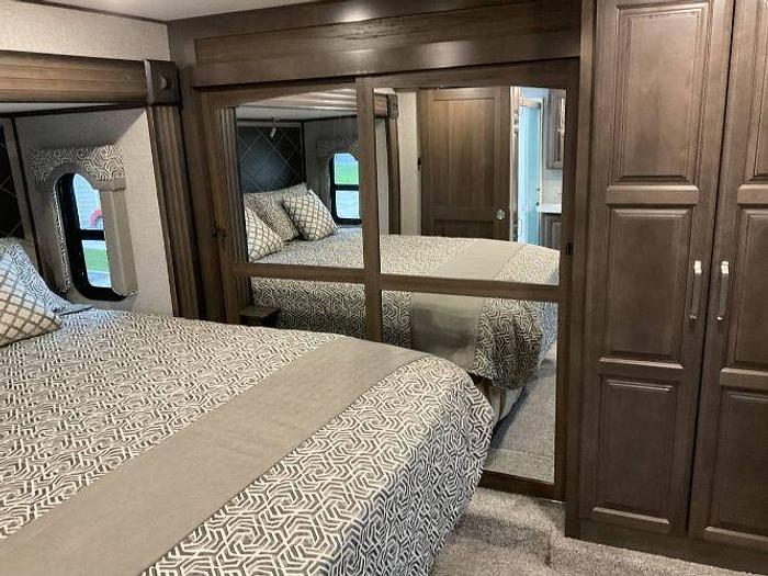 Used 2020 Keystone Alpine 3850RD