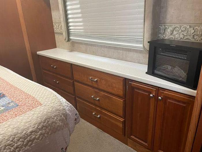 Used 2007 Fleetwood Revolution LE 40E