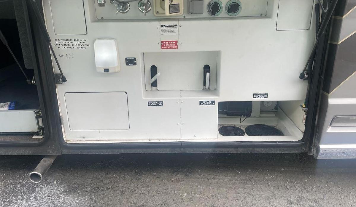 Used 2005 Country Coach Magna 630