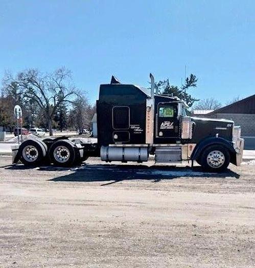 Used 2005 KENWORTH W900L
