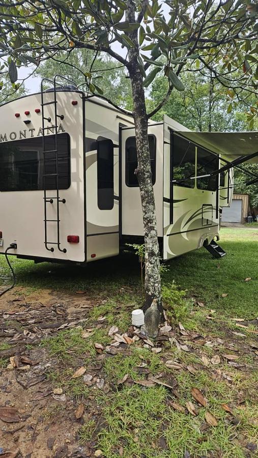Used 2019 Keystone Montana 3121RL Fifth Wheel