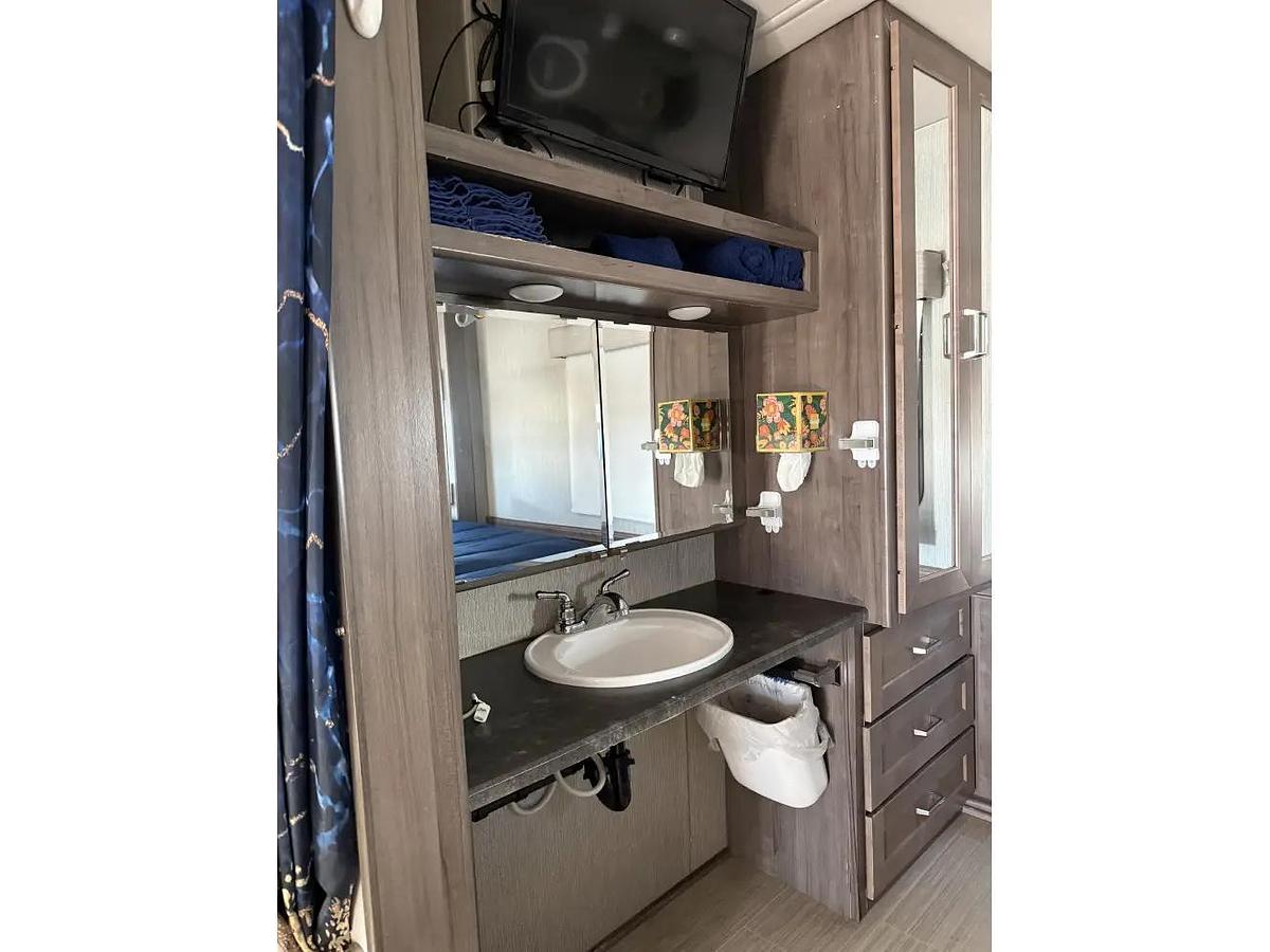 Used 2021 Winnebago Adventurer 30T Class A Motorhome