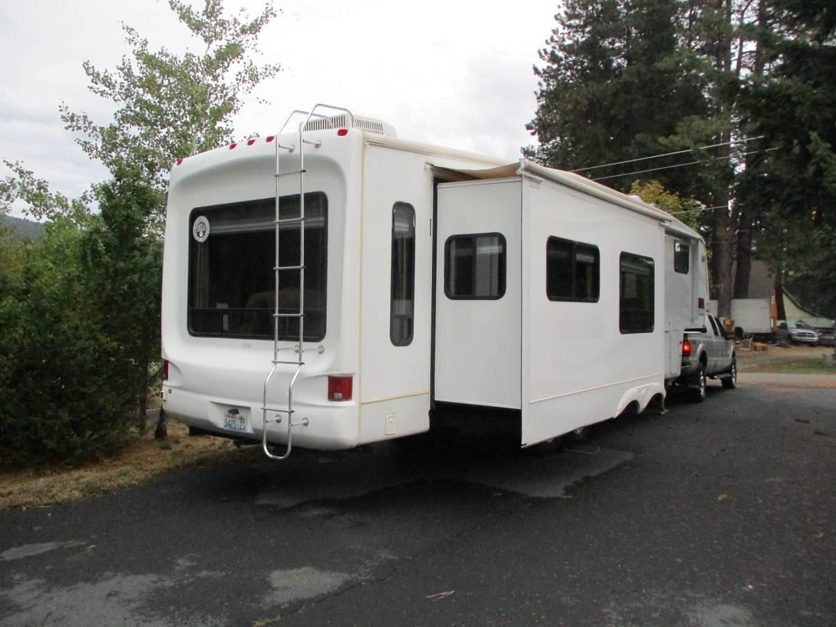 Used 2009 Keystone Montana 3400RL